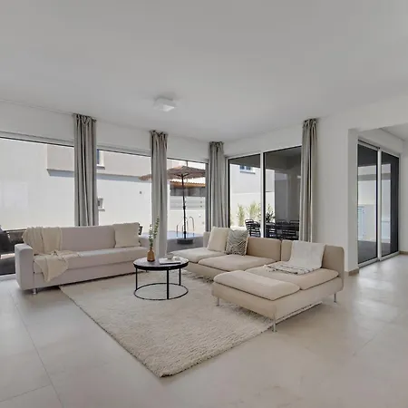 Sanders Mythical Blue Вилла Паралимни