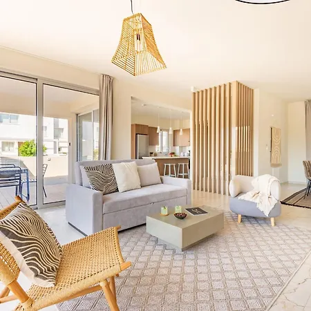 Sanders Mythical Blue Villa *