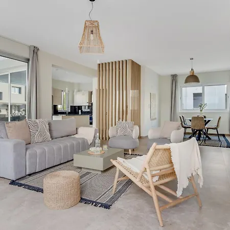 Villa Sanders Mythical Blue Paralimni