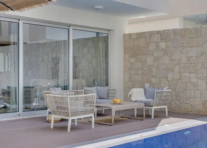 Sanders Mythical Blue Vila Paralimni